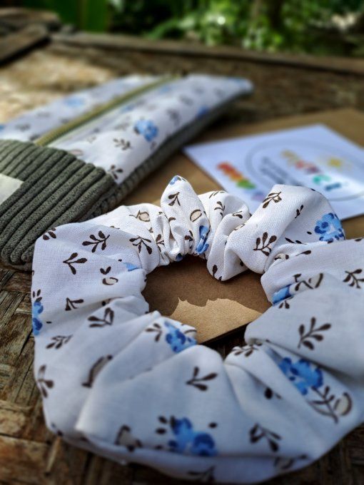 Coffret cadeau Maîtresse - Trousse de Cahier & Chouchou - Fleur bleue 