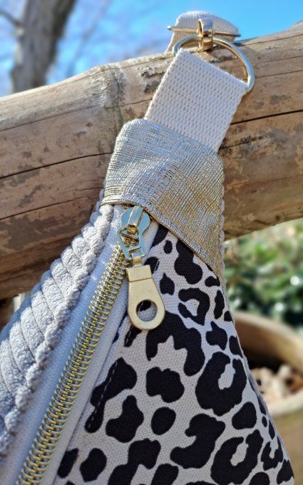 Sac banane tendance léopard beige - Le monde de TiMaï