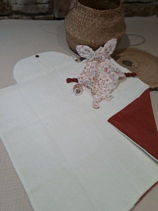 Tapis à langer nomade - Jolie fleur 